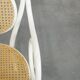 Chaise de bistrot blanche vintage avec accoudoirs, style Thonet
