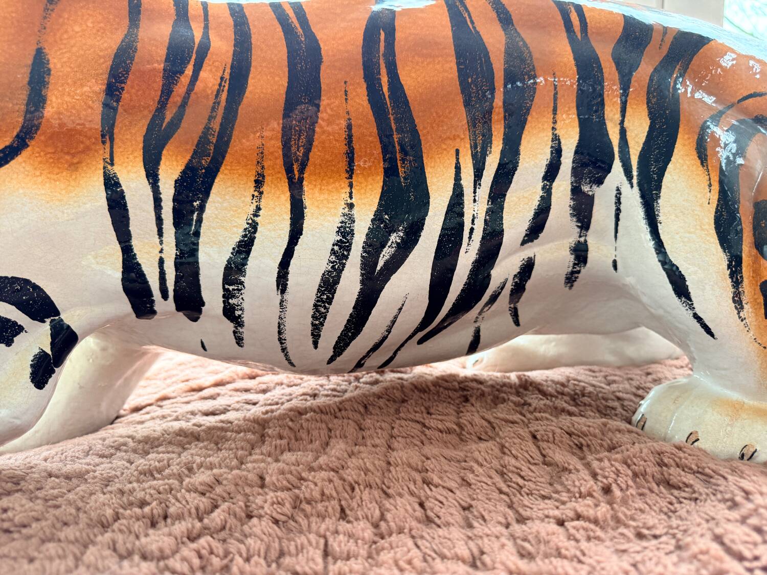 Tiger, Italian sculpture in glazed ceramic.