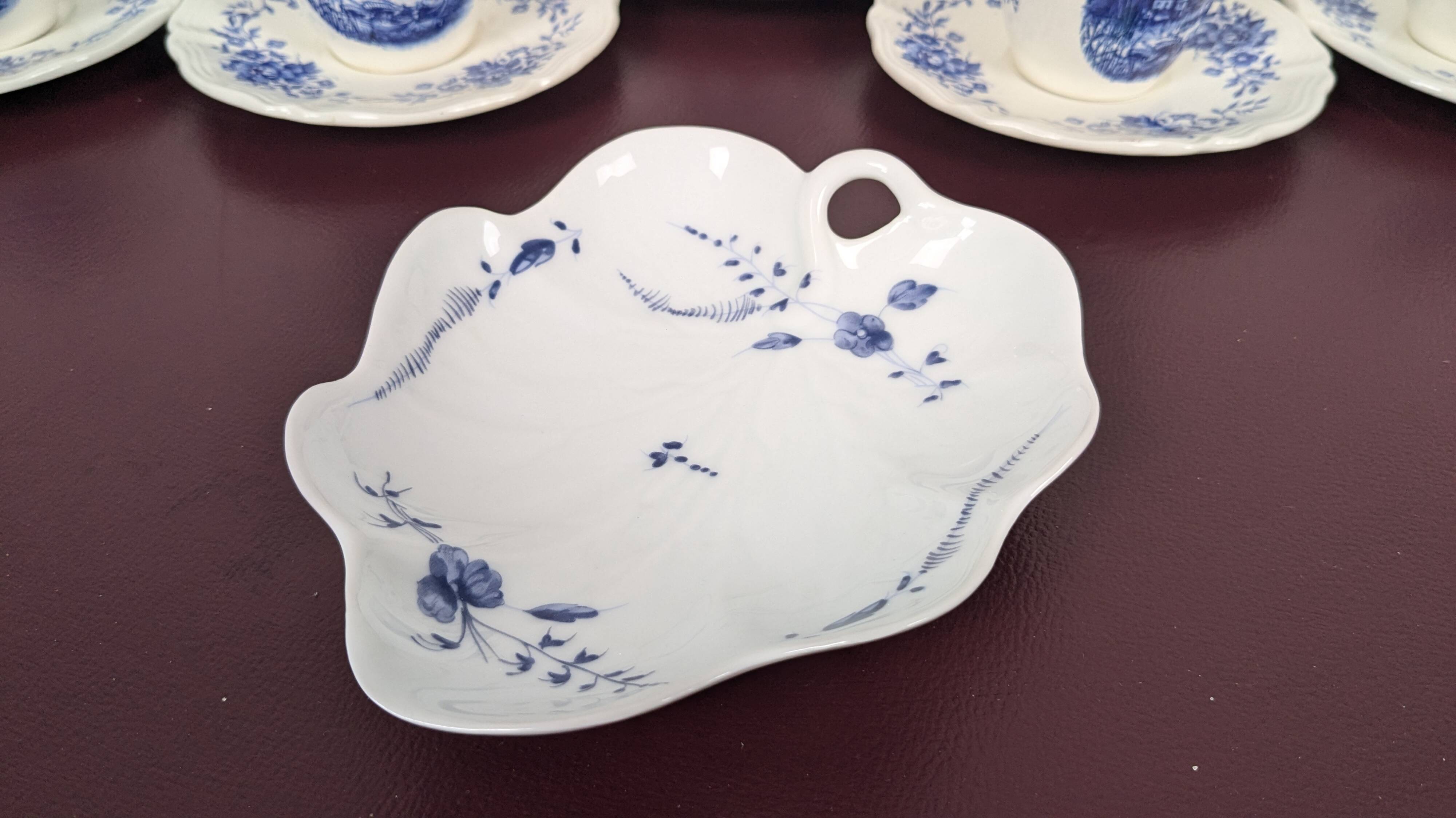 Porcelain bowl Le Lys de France, "a la Brindille" model