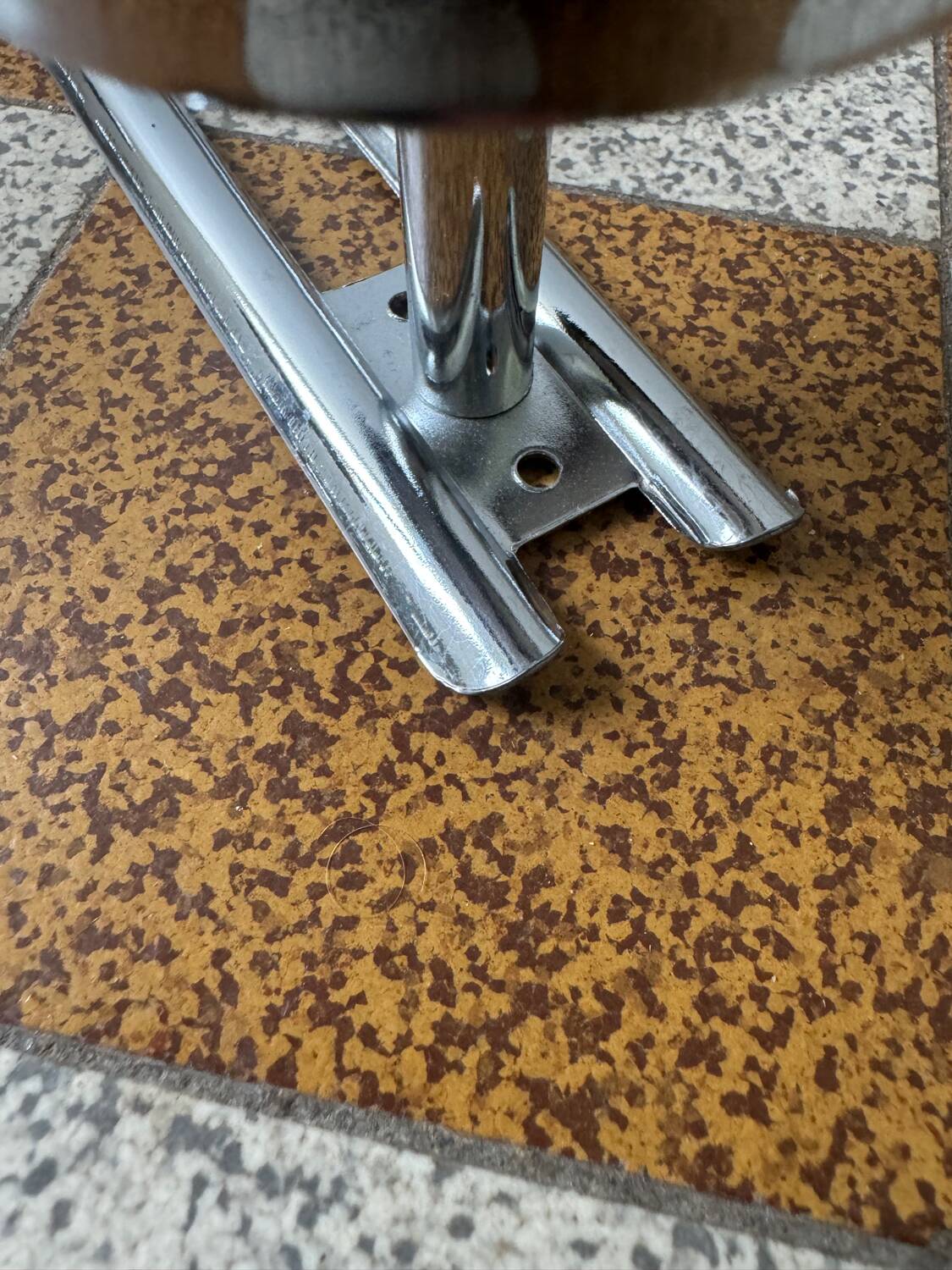 70s chrome metal coat rack (X2)