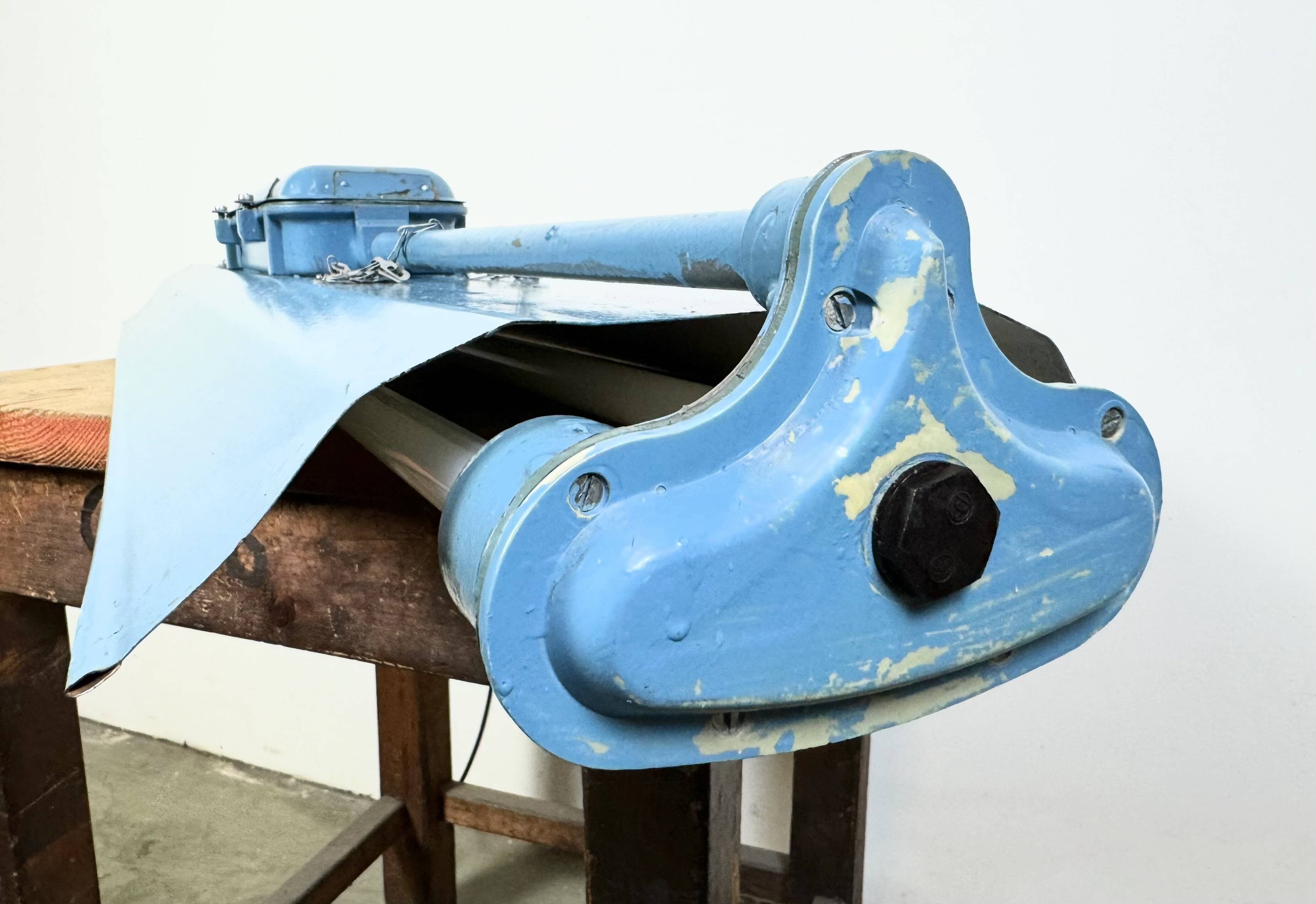 Lampe tube suspendue industrielle bleue de polam gdansk, 1970s