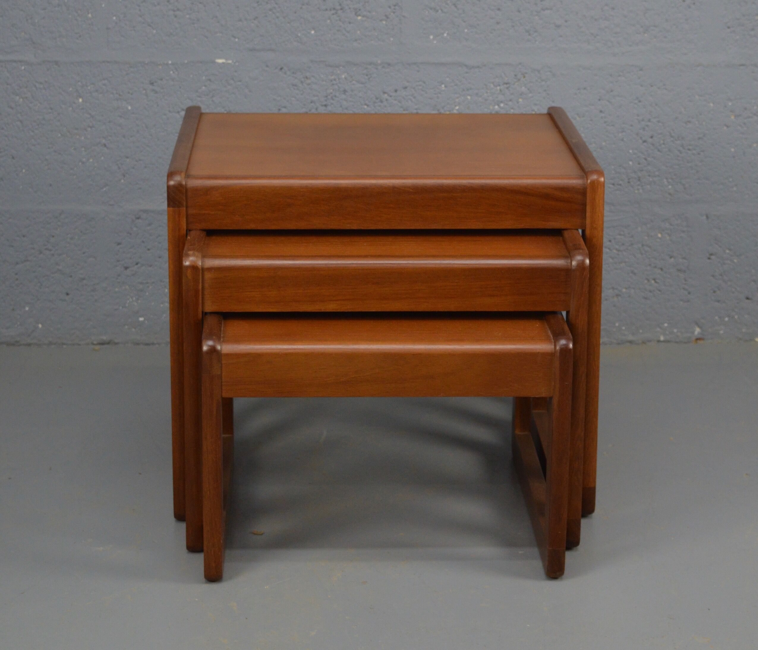 Pull out tables 1960