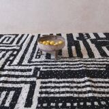 Black and White Rug - 274 x 218 cm