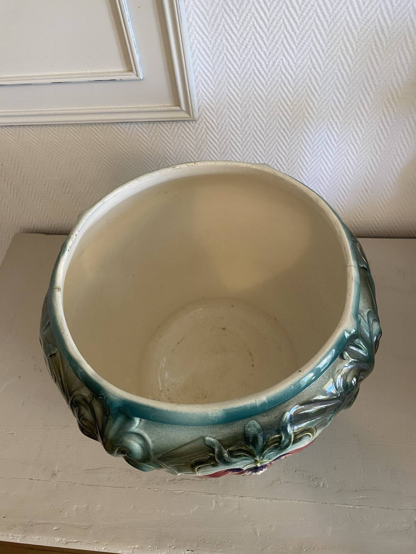 Large antique cache-pot in art nouveau majolica.