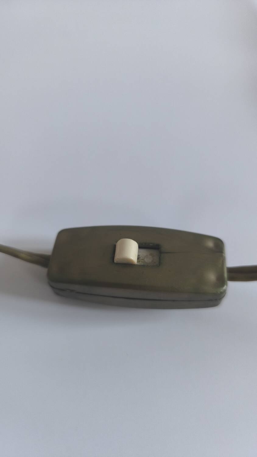 Table lamp in turned wood