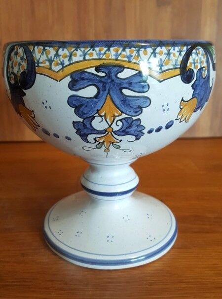 Cut on foot in earthenware Vieux Rouen signed R Tion