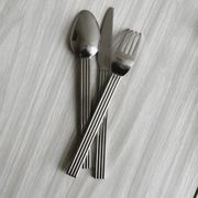Set de 18 couverts IKEA made in Korea