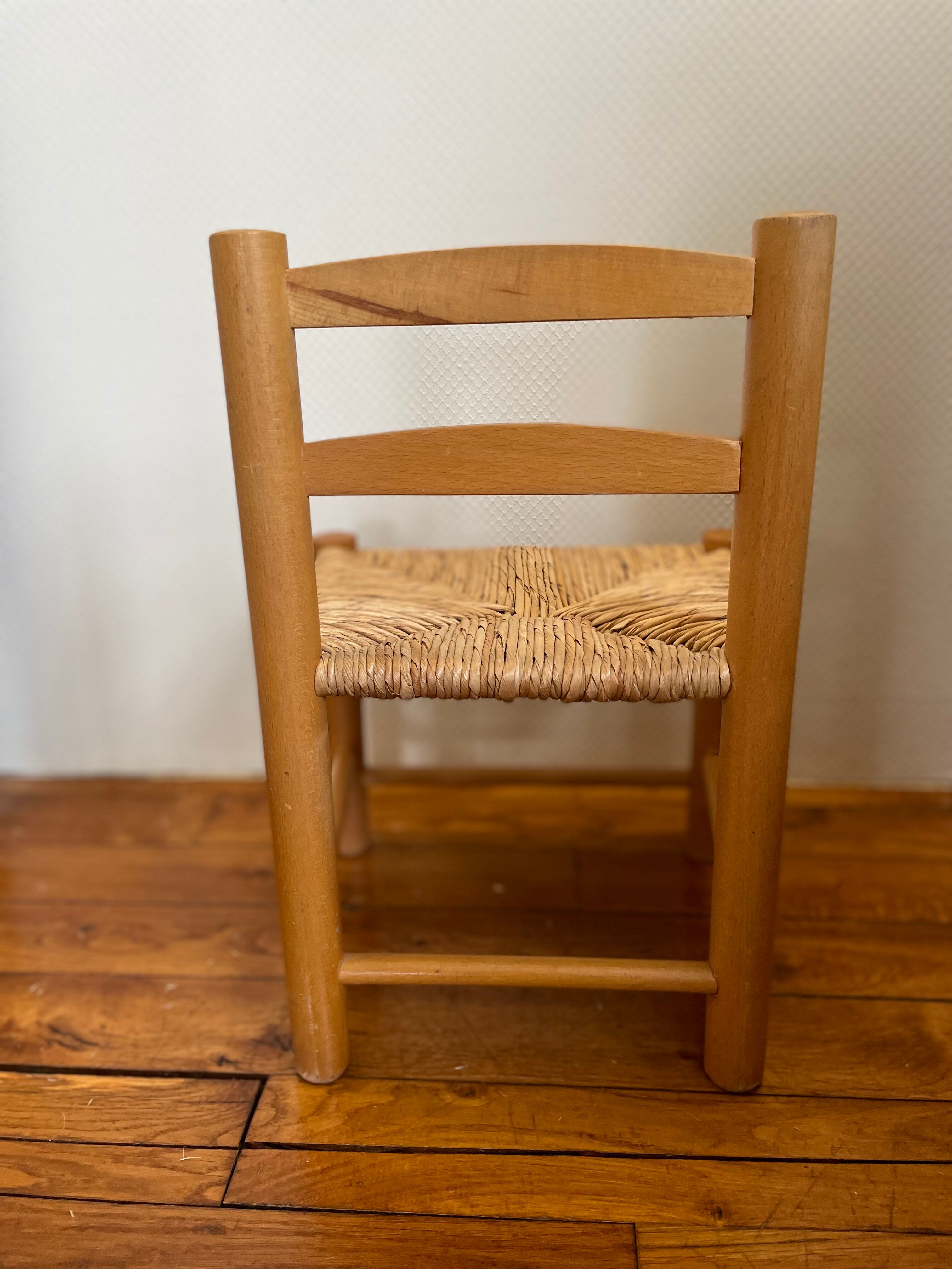 Vintage children's chair in wood and straw