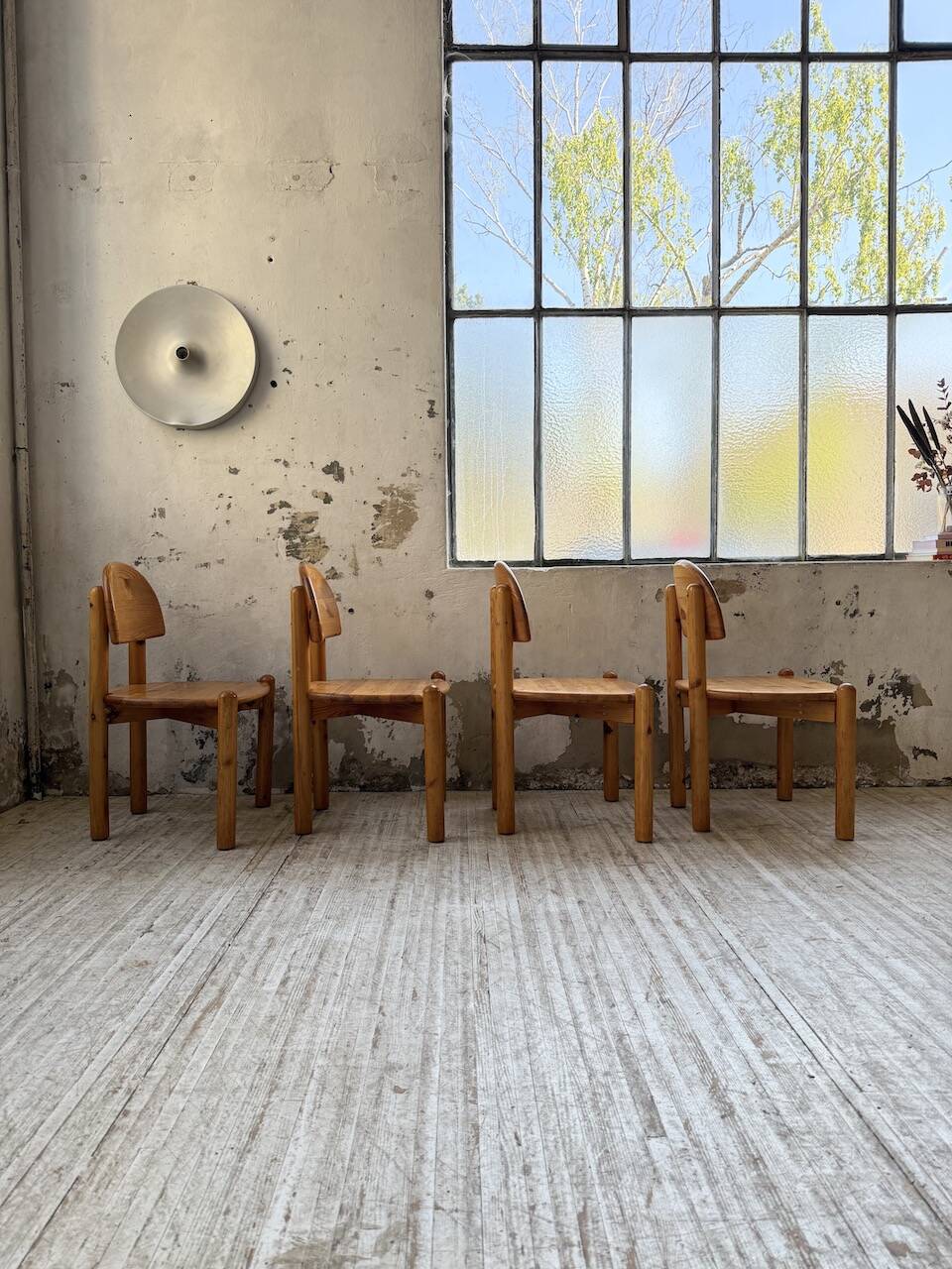 Set of 4 Daumiller pine chairs