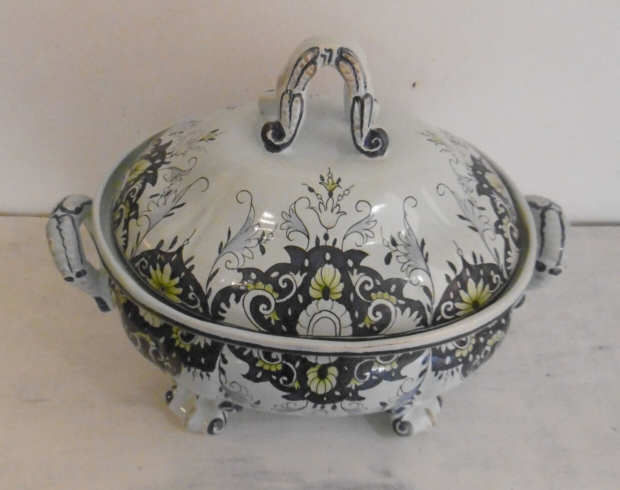 Soupière en faience vieux rouen XIXeme decor floral