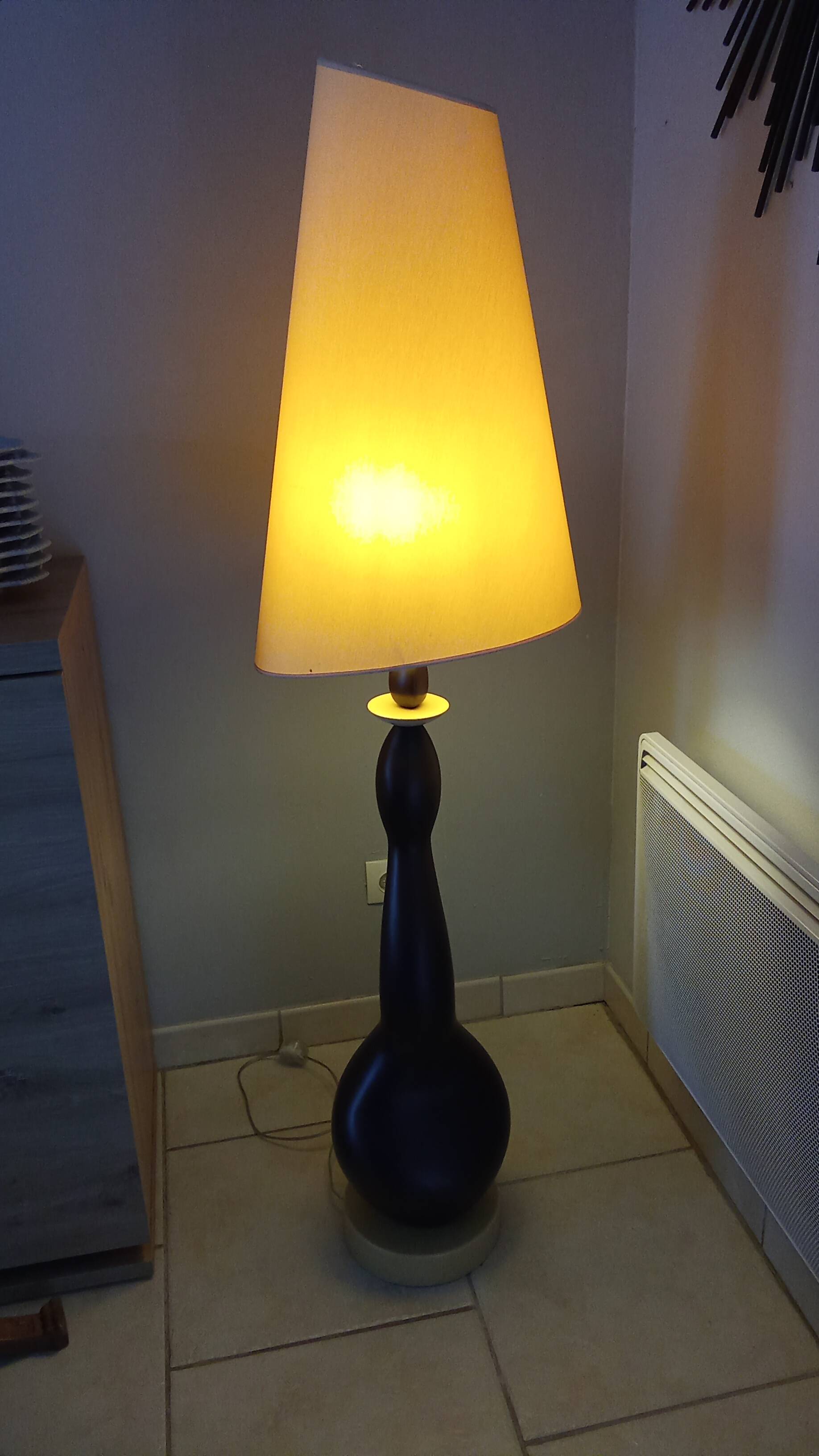 Keria ceramic floor lamp in vintage design