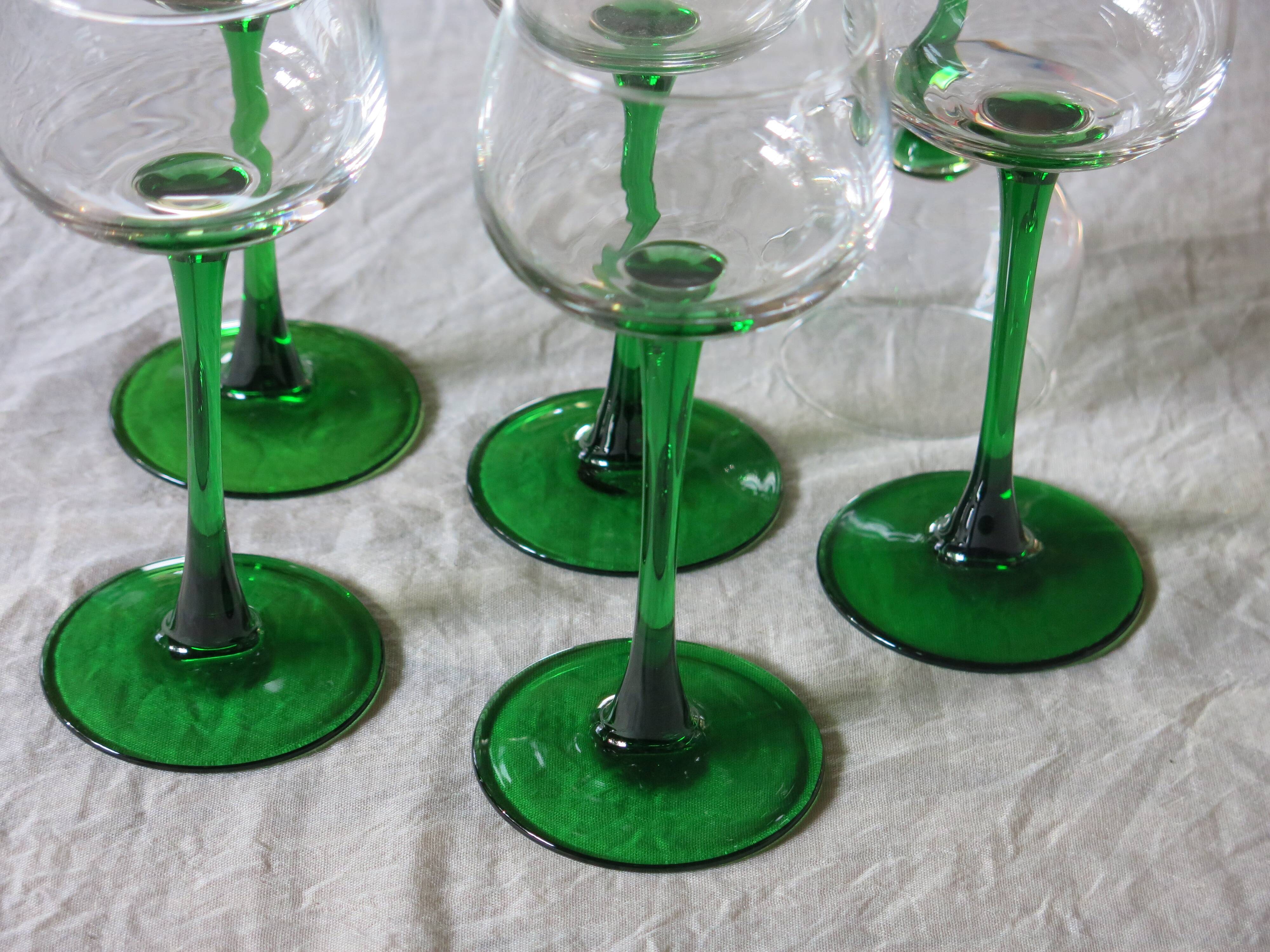 6 colored white wine glasses from Alsace in very good condition