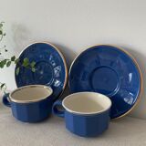 2 coffee cups and saucers