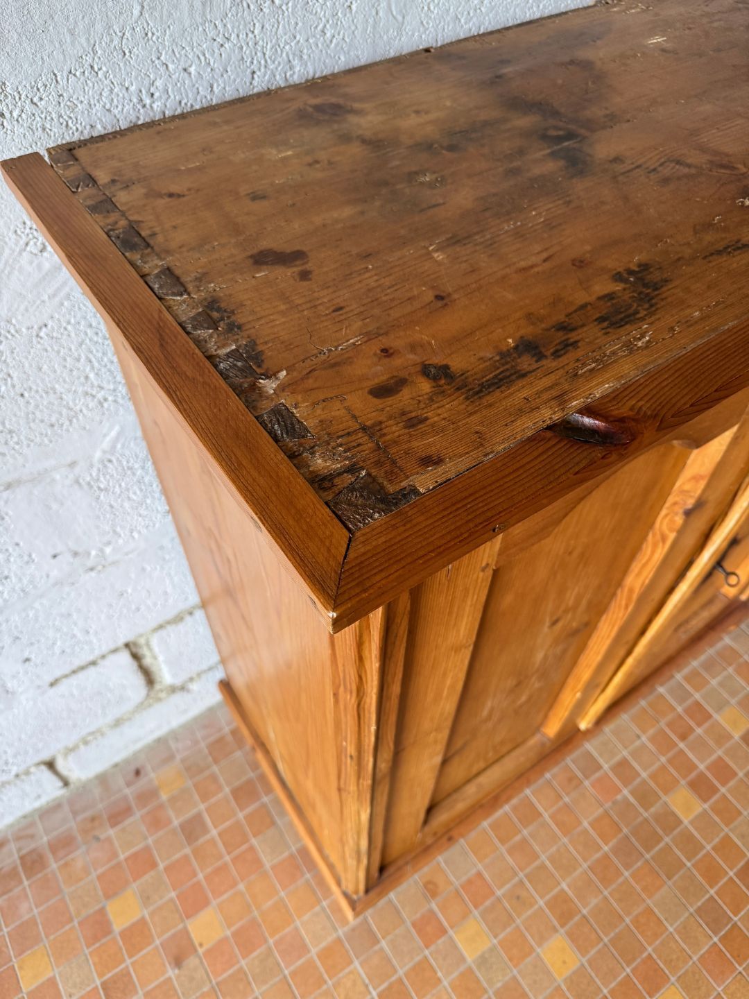 Meuble d'appoint en sapin - Circa 1930