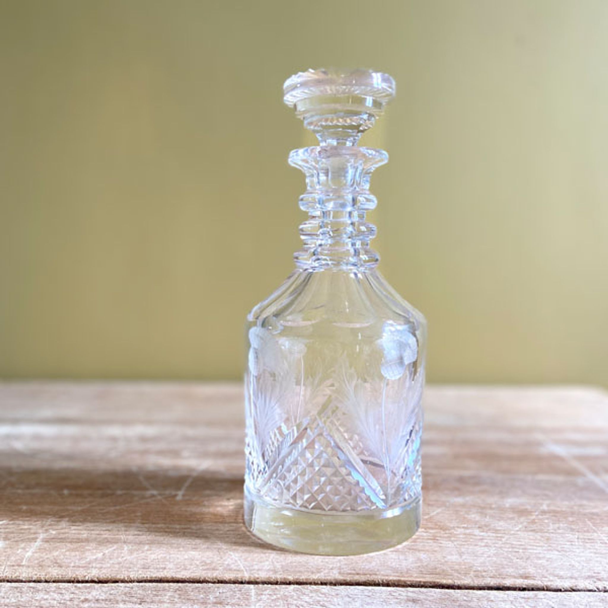 Carafe en cristal gravé et ciselée