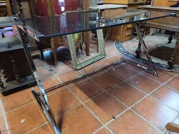 Bureau piètement chromé dessus en verre teinté 140/60cms