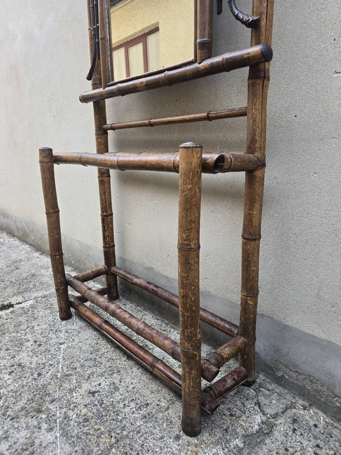Vestiaire en bambou teinté avec miroir et porte-parapluies – 1920