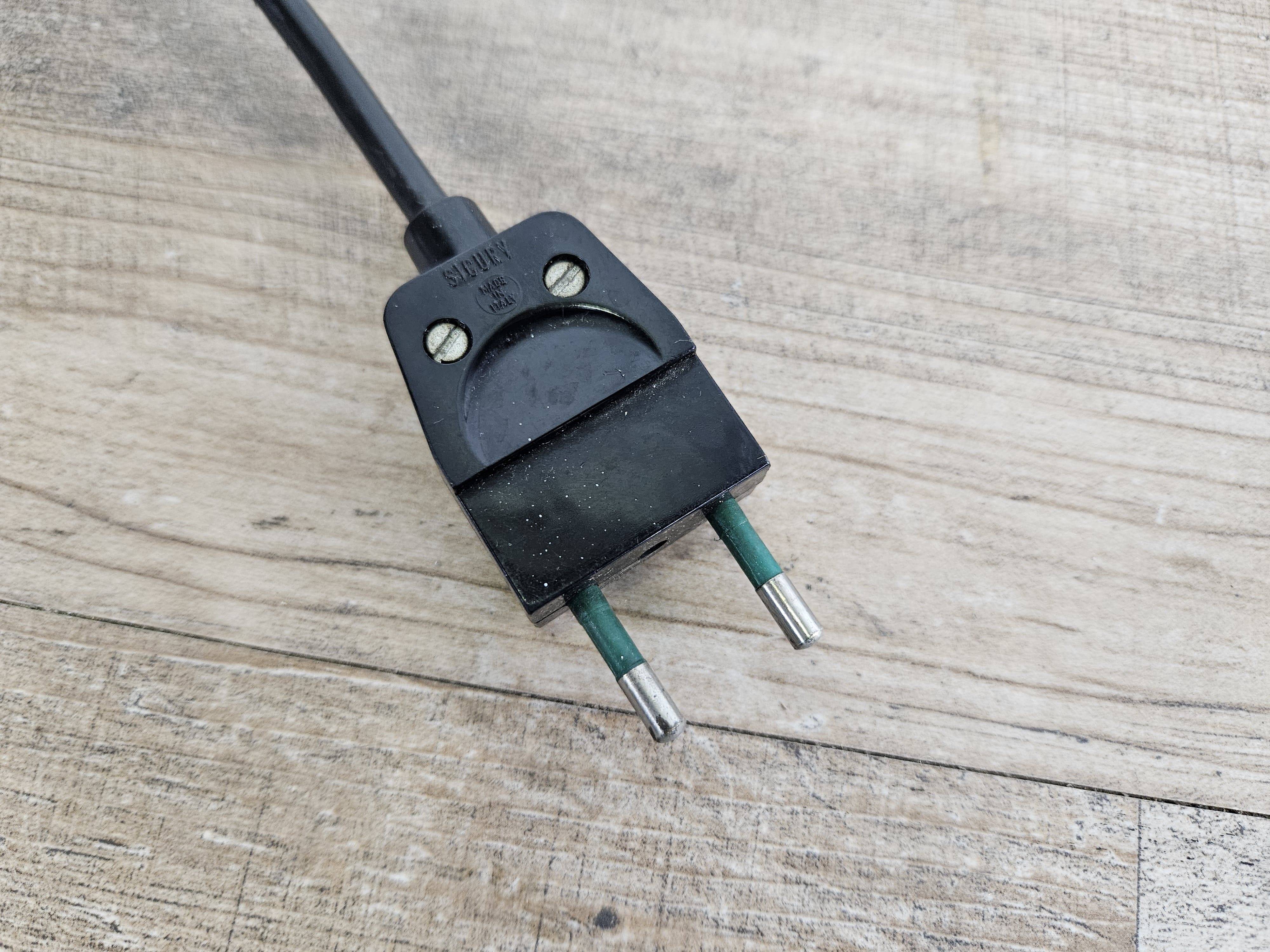 Lampadaire Aton conçu par Ernesto Gismondi en 1980 pour Artemide