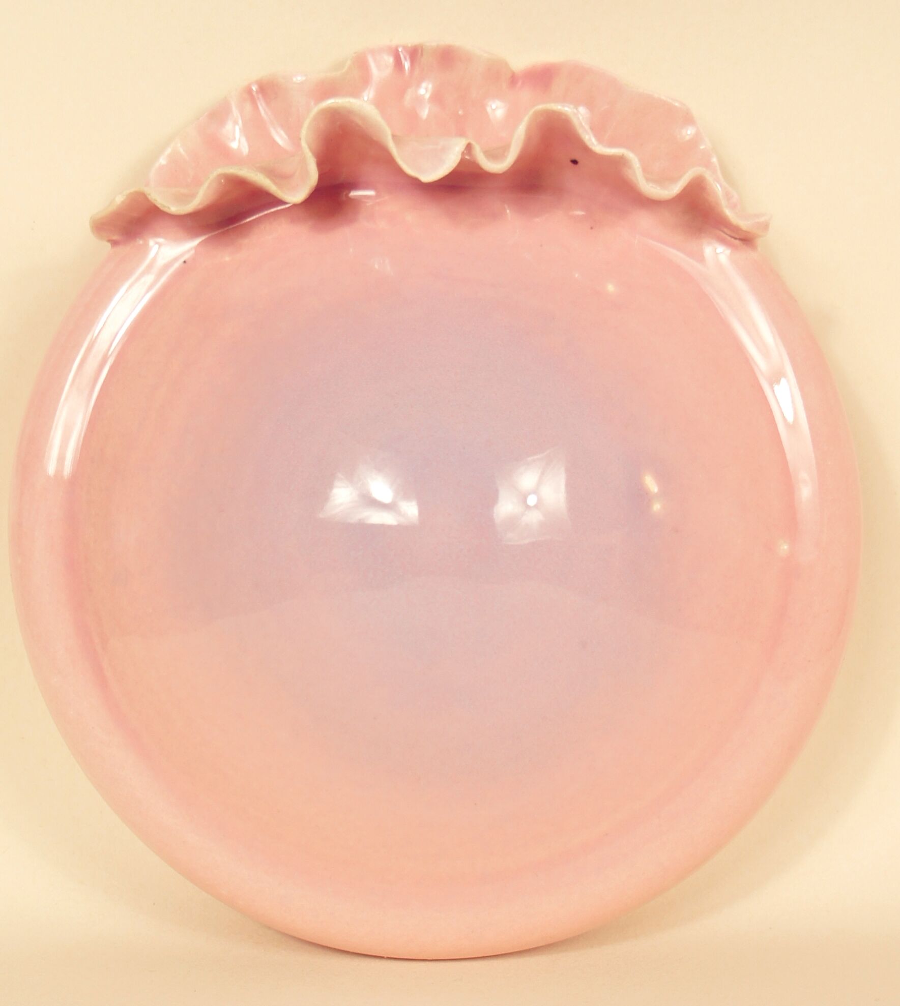 Domed wall vase to hang shell