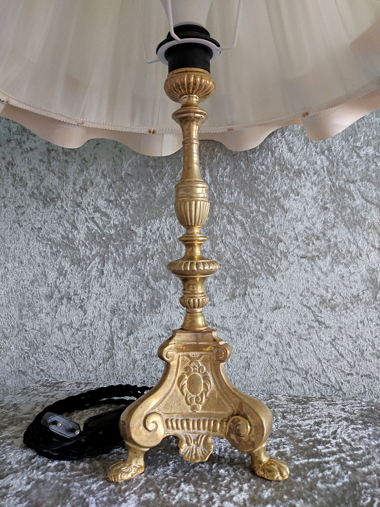 Bronze lamp and petticoats