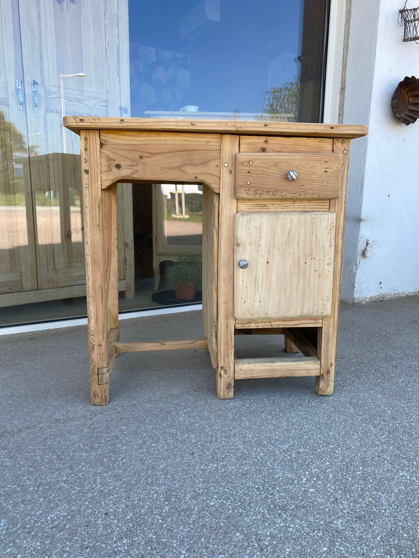 Child's desk