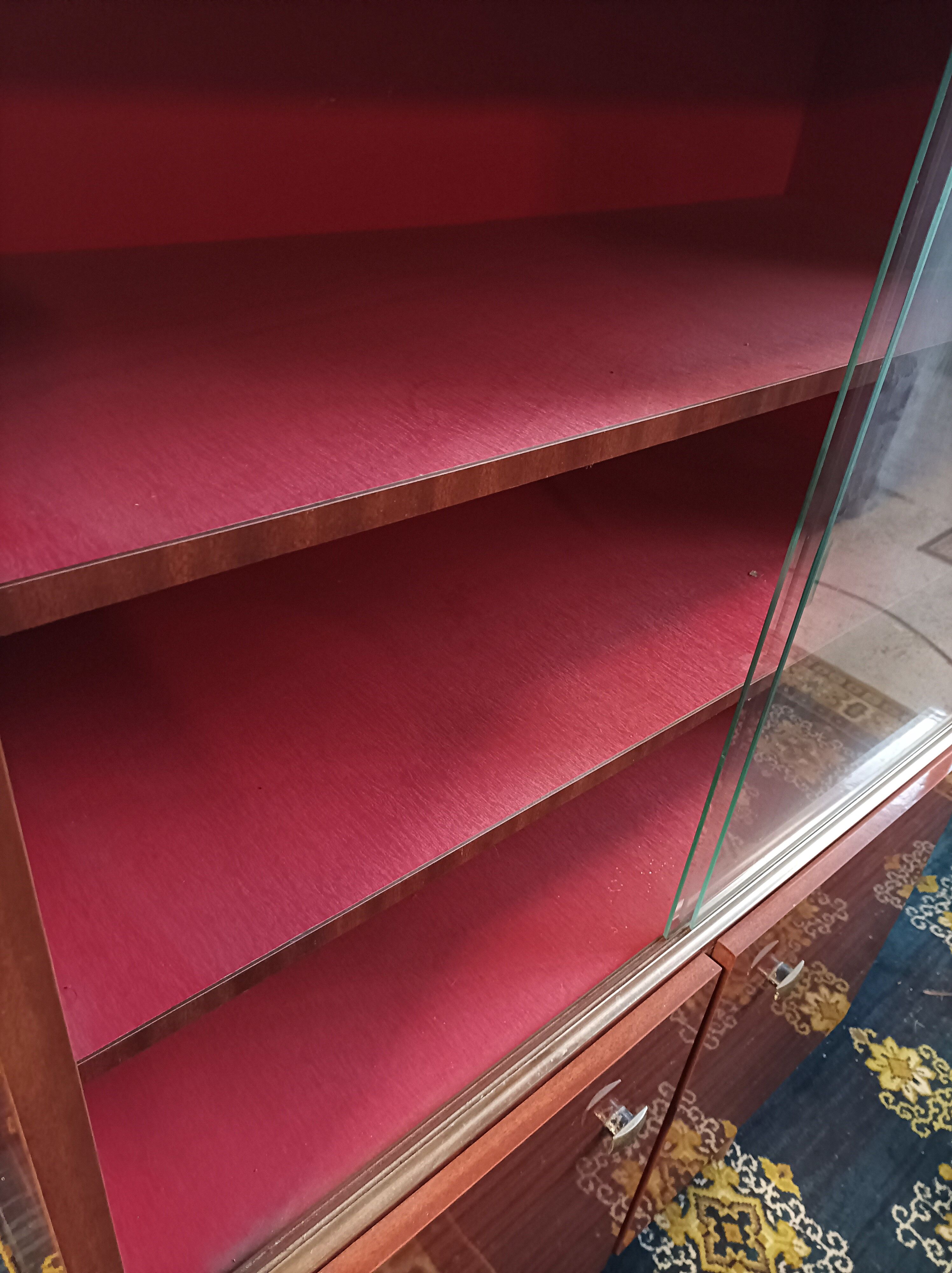 Vintage display cabinet in mahogany veneer
