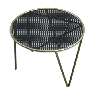 Tabouret porte-plante perforé