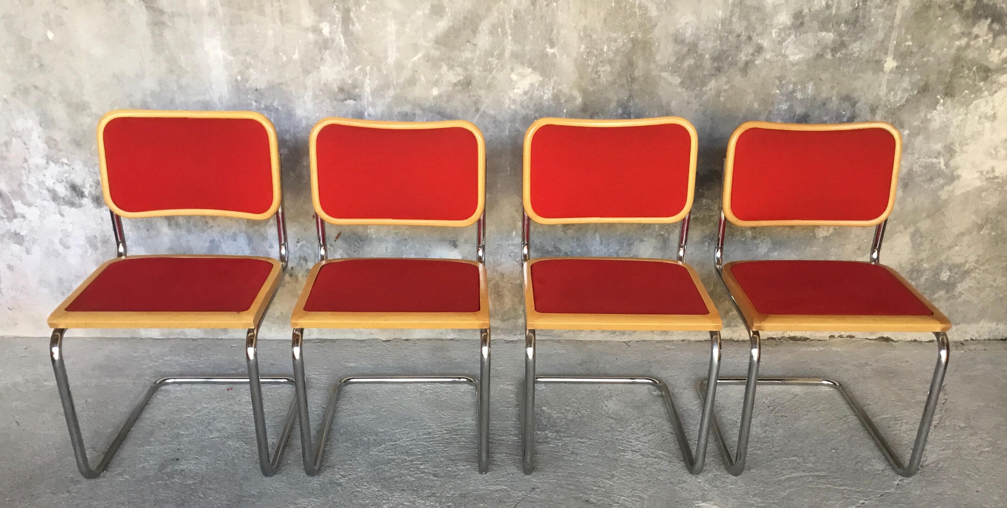 Ensemble de 4 chaises cesca bois et rouge, modèle B32 par Marcel Breuer