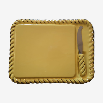 Plateau à fromage jaune et doré