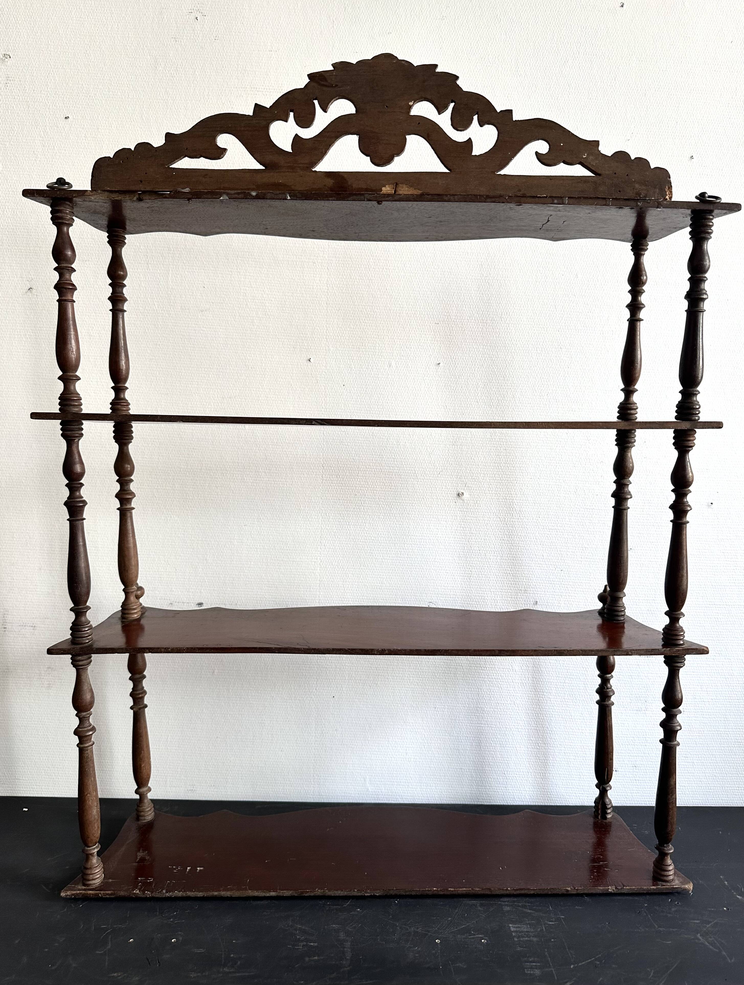Large Napoleon III shelf in turned wood with a pediment.