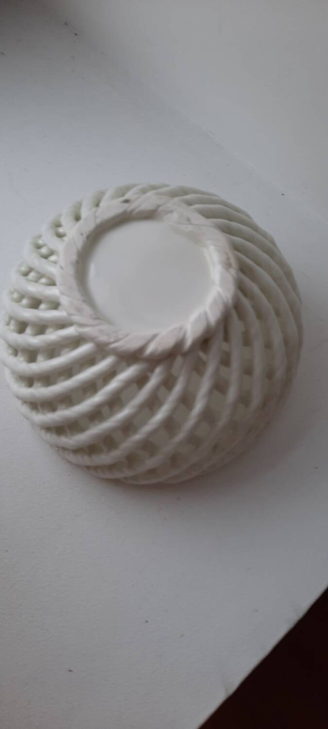 White enamelled woven porcelain basket