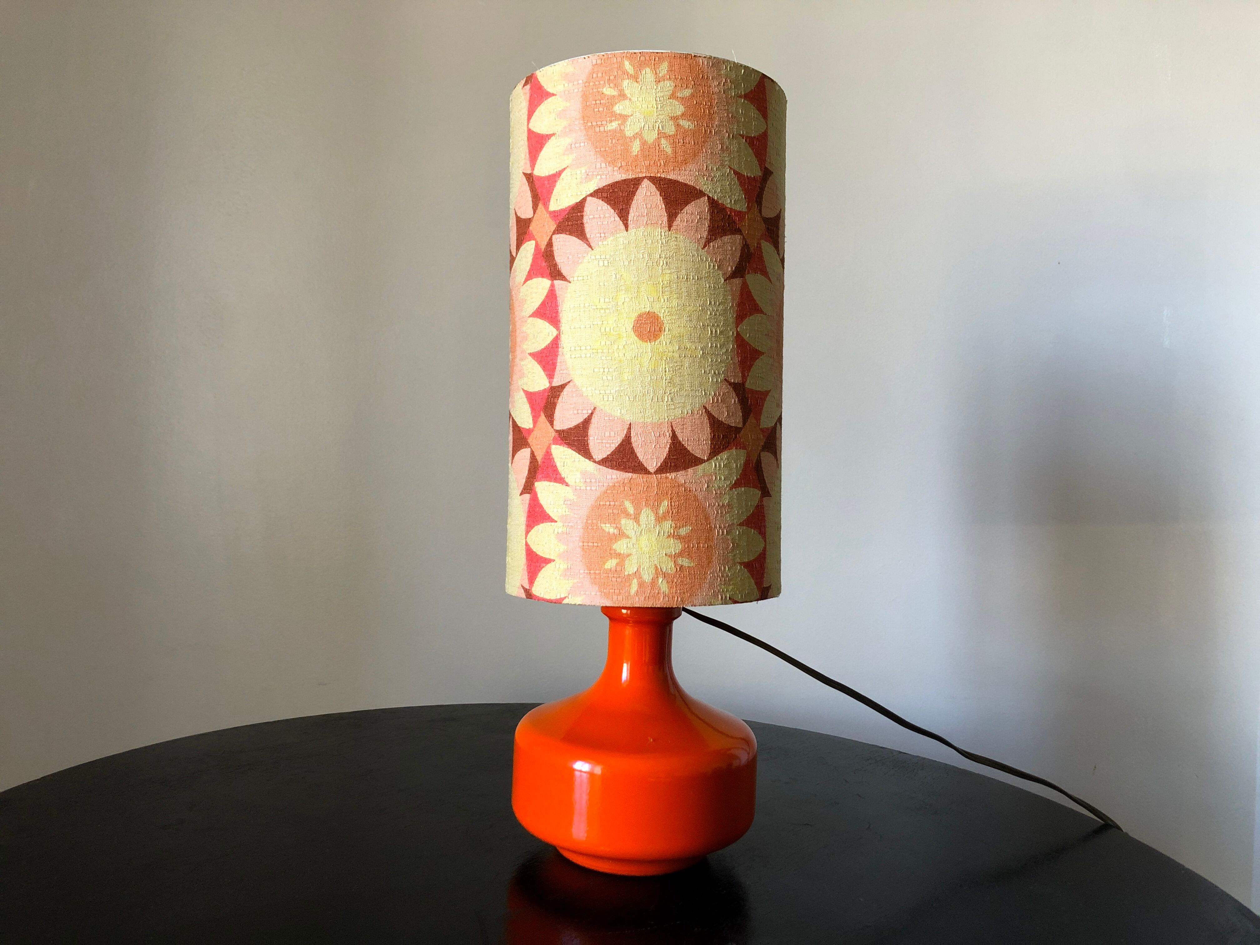 Lampe orange à fleurs 1970
