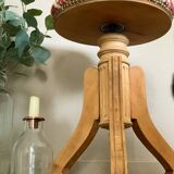 Ancien tabouret à vis retapissé