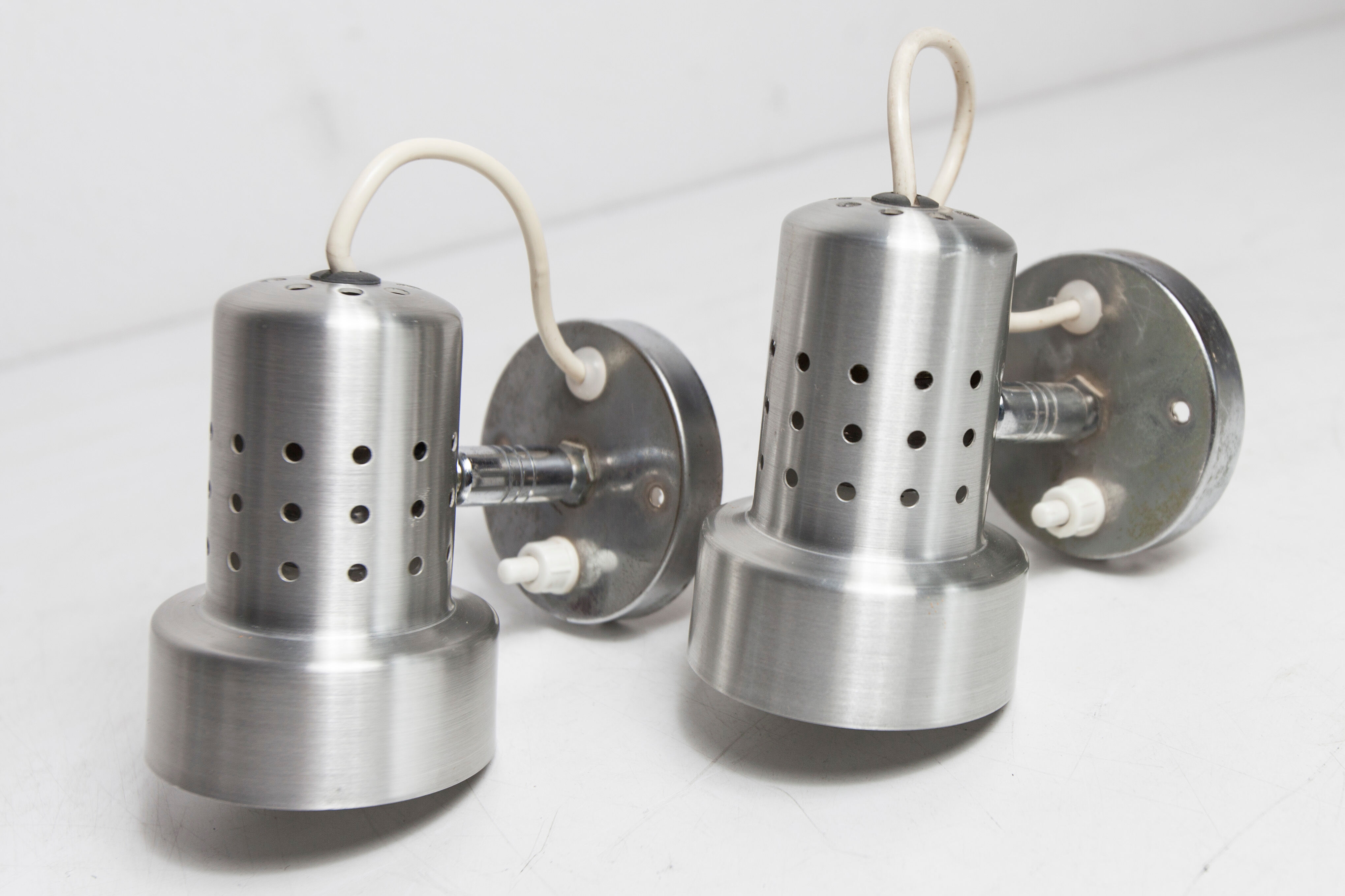 Pair of modernist wall lights in aluminum 1970