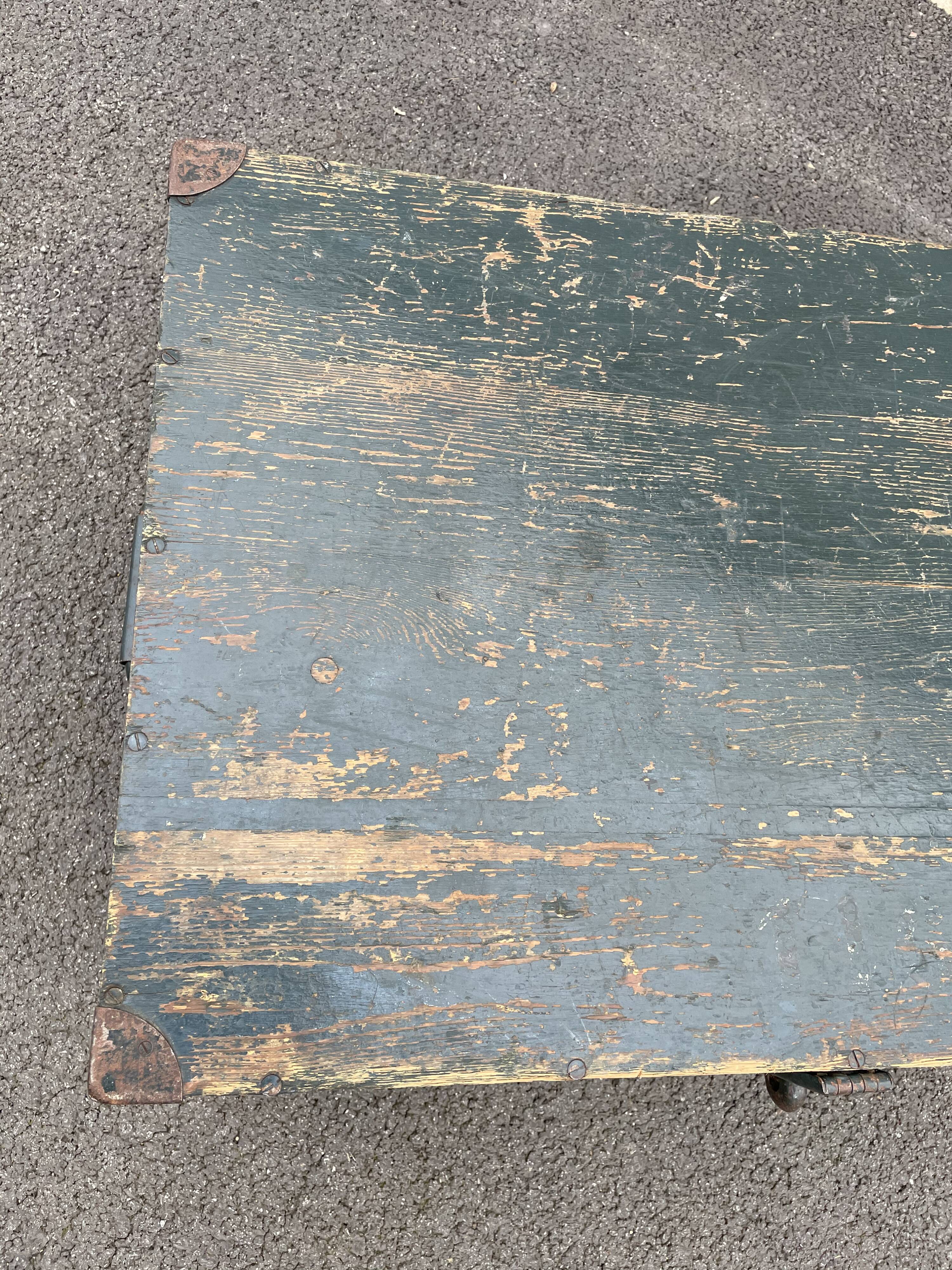 Painted wooden trunk L83 X H37 X P56