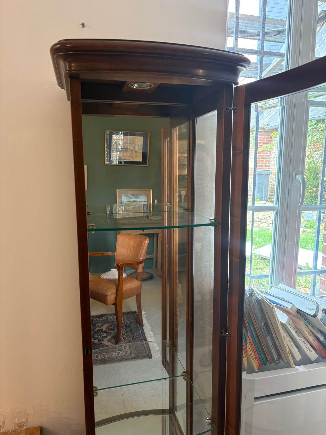 Vitrine en merisier verni