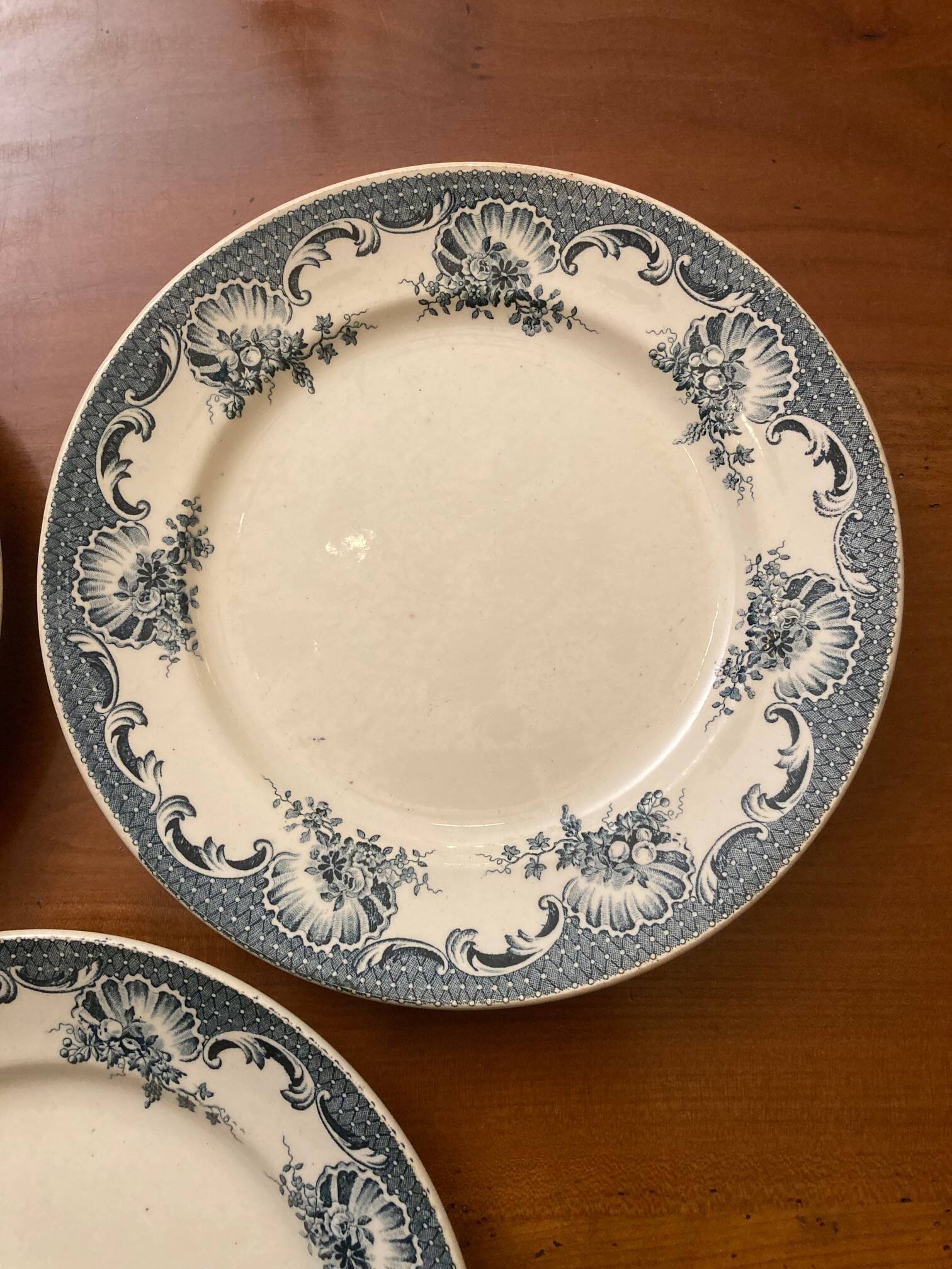 3 Flat plates, iron earth, old with blue decoration