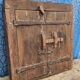 Ancienne fenêtre tribale en bois
