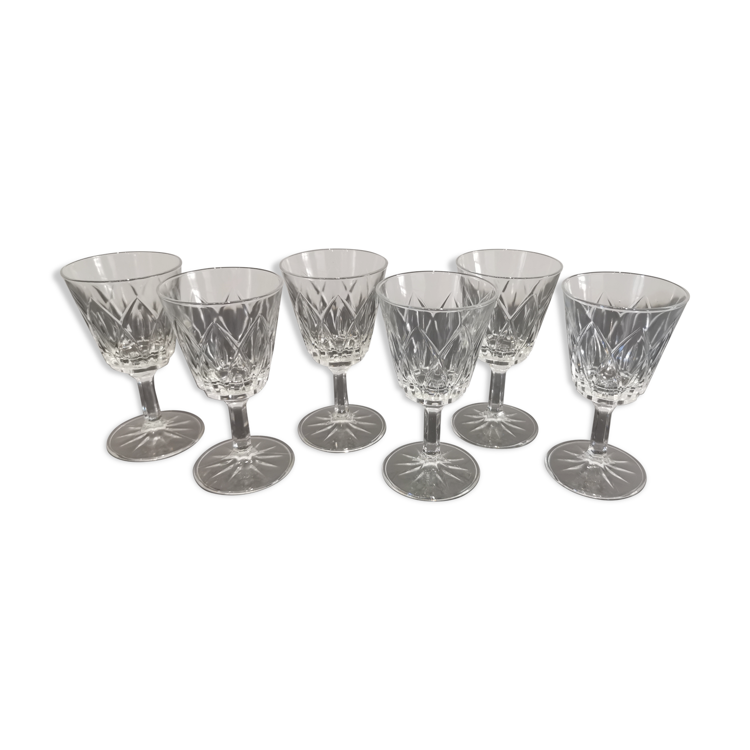 Set of 6 foot glasses in vintage shell chiseled crystal