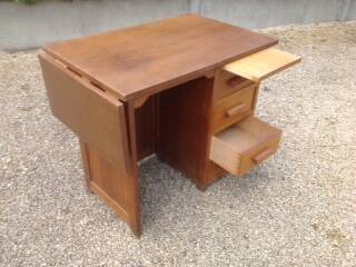 Vintage desk from the 1950s, medium oak