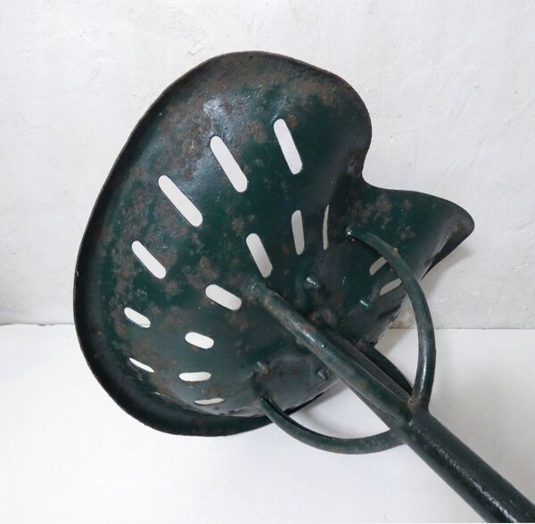 Ancien tabouret siège de tracteur
