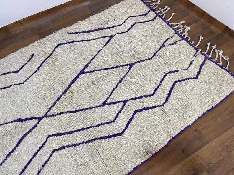 Handmade traditional Beni Ourain Berber rug, size 200 x 300 cm.