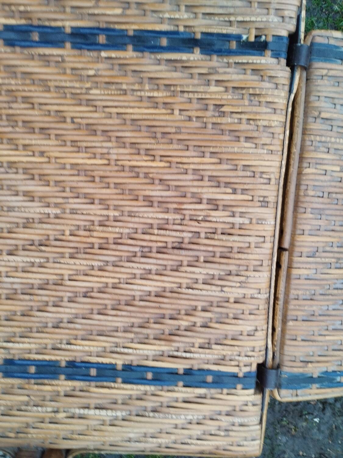 Vintage rattan chaise longue