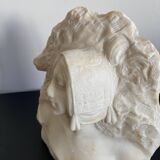 Marble sculpture representing La Vallière 20th century by J. Morrini