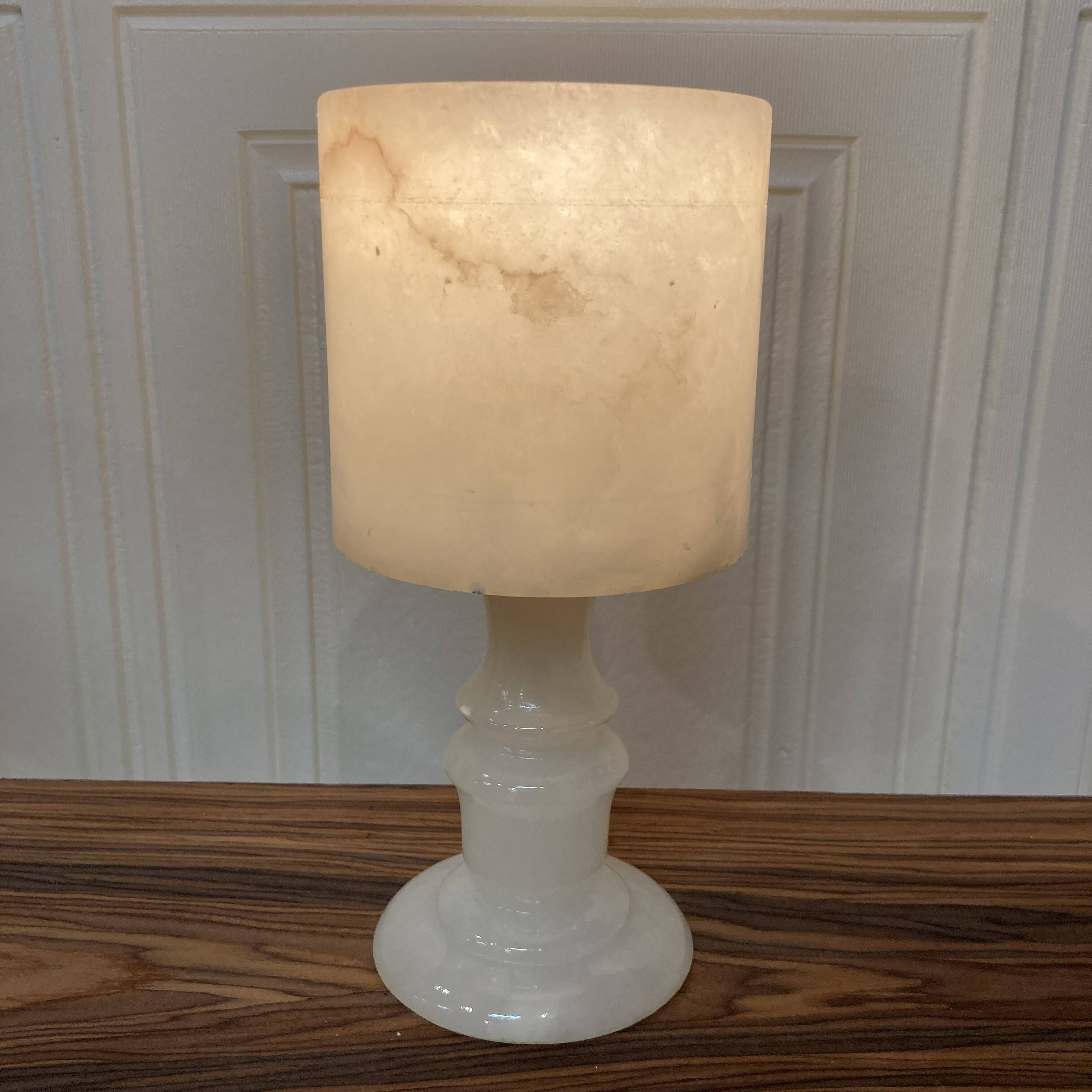 PAIRE DE LAMPES EN ALBÂTRE "DESIGN 1950".