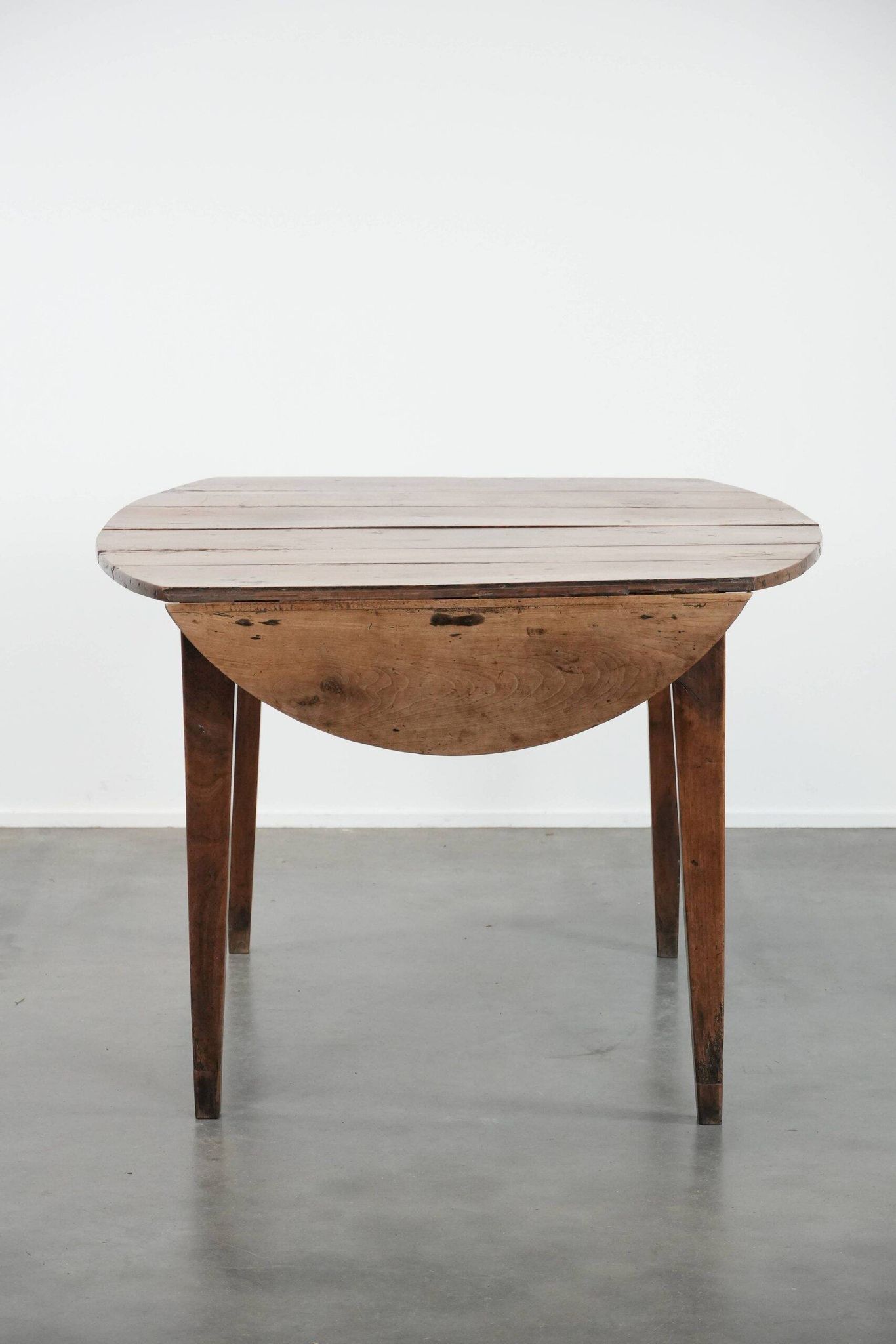 Rare antique oval French extendable dining table made of fruitwood