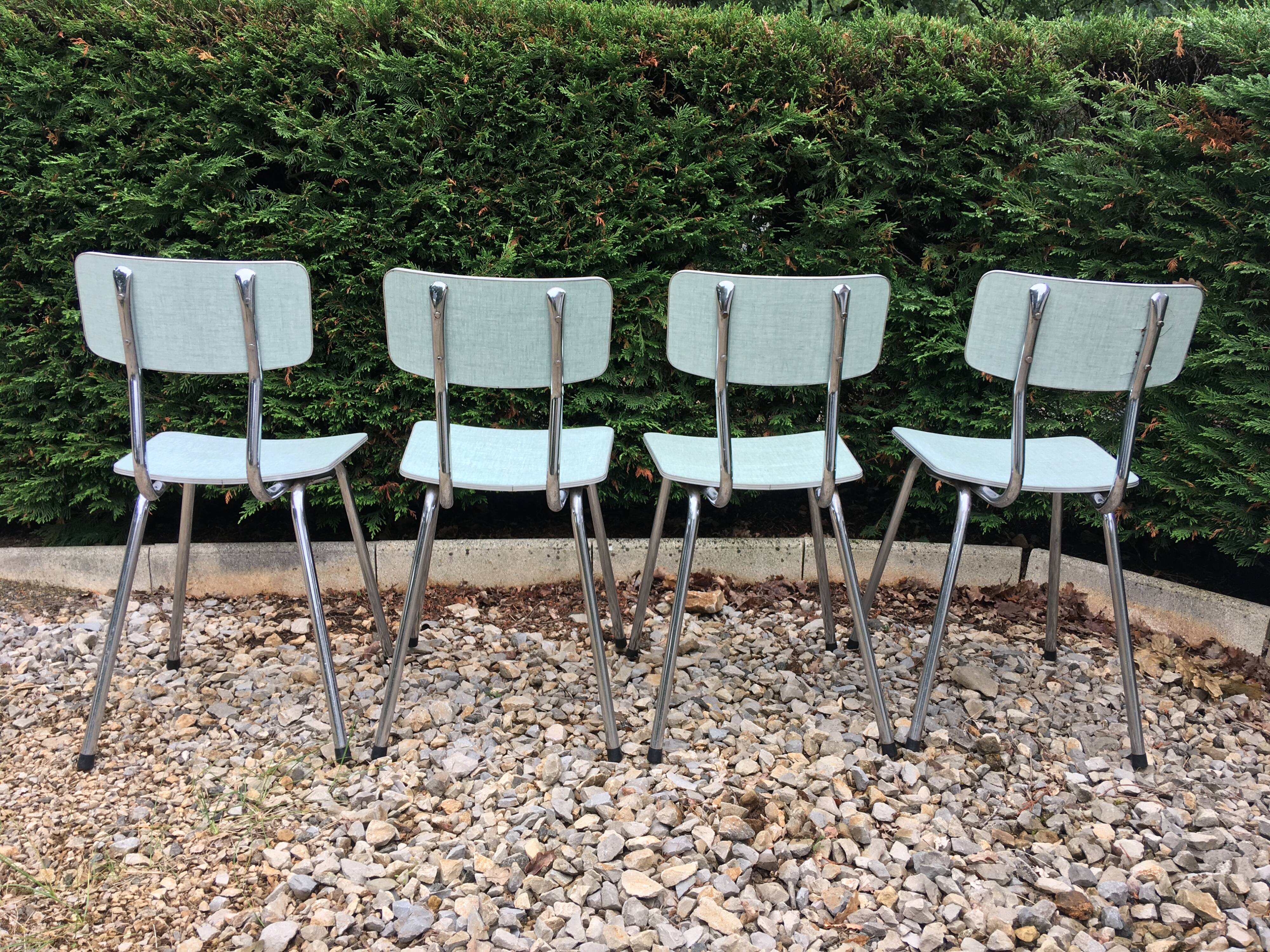 Formica table set with extensions + 4 Plastilux chairs