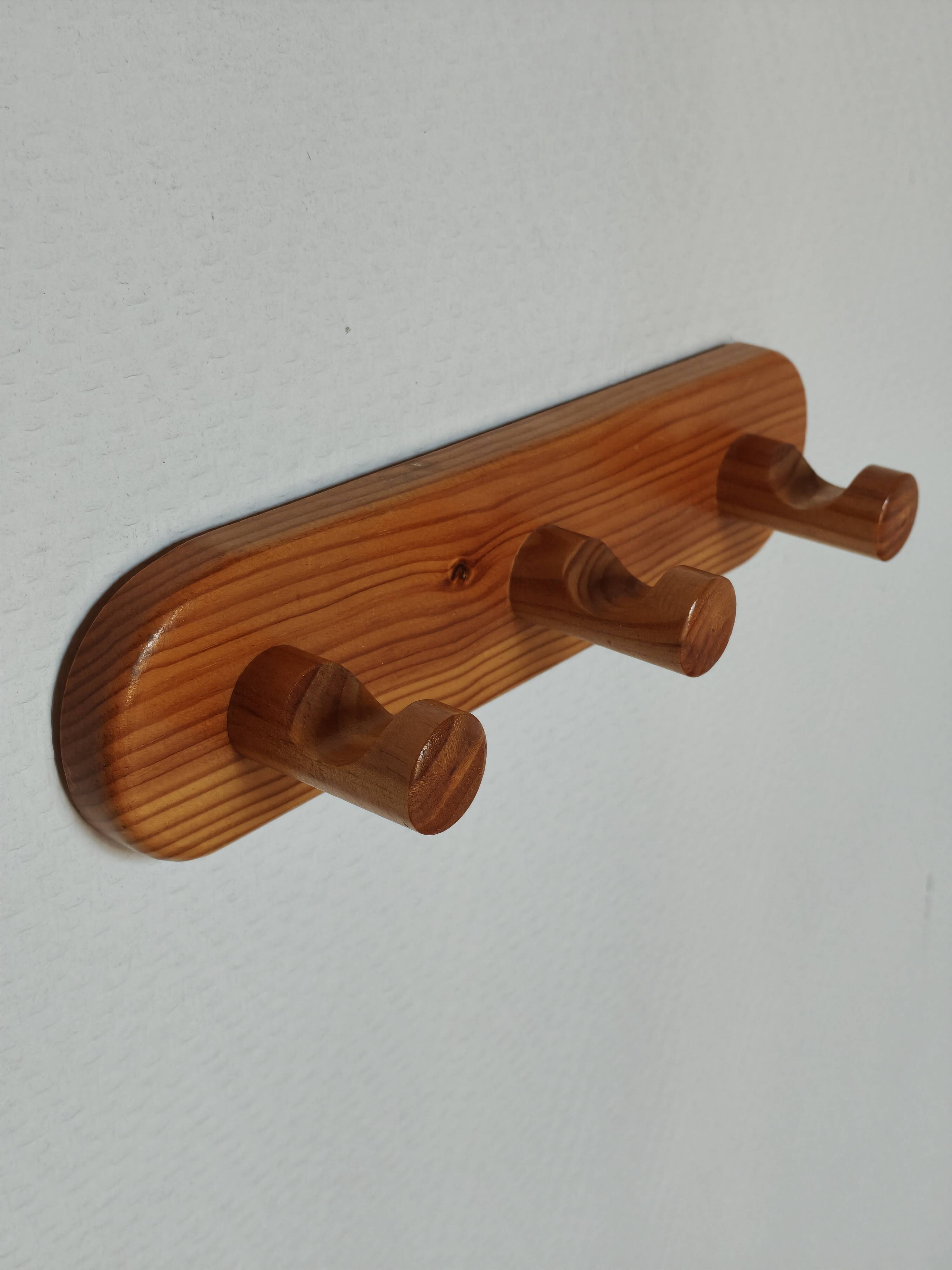 Wall hook in pine – 1970s – "Les Arcs" style
