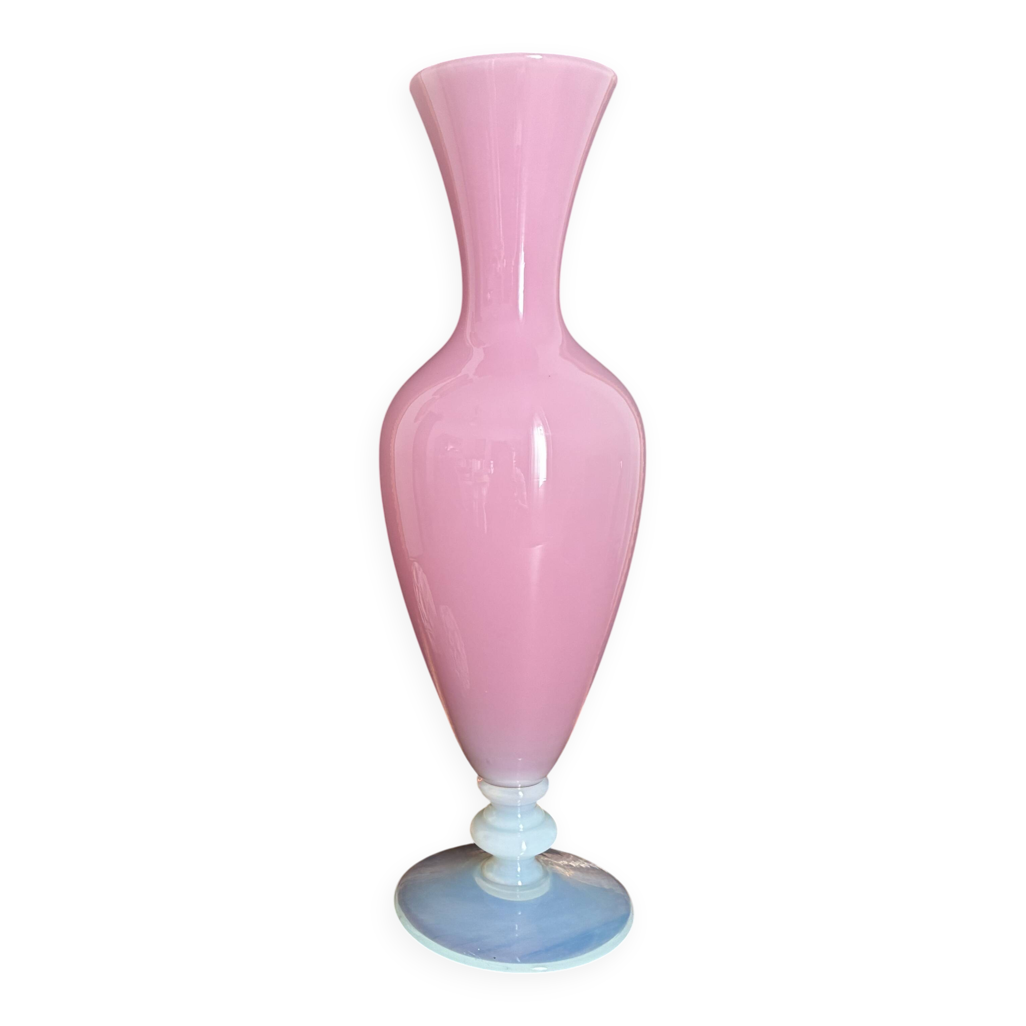 Vase en opaline rose