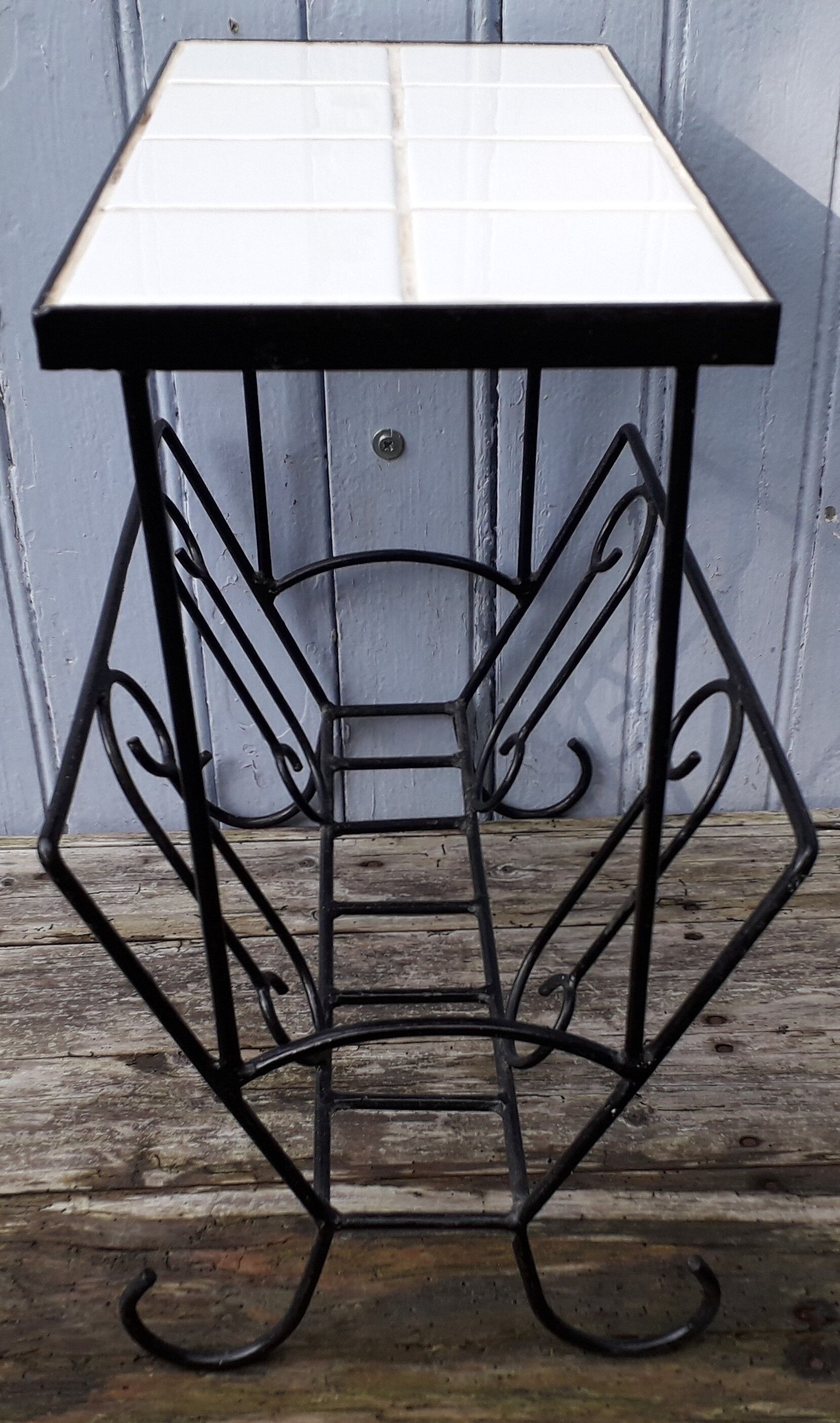 Table d'appoint porte revue en céramique